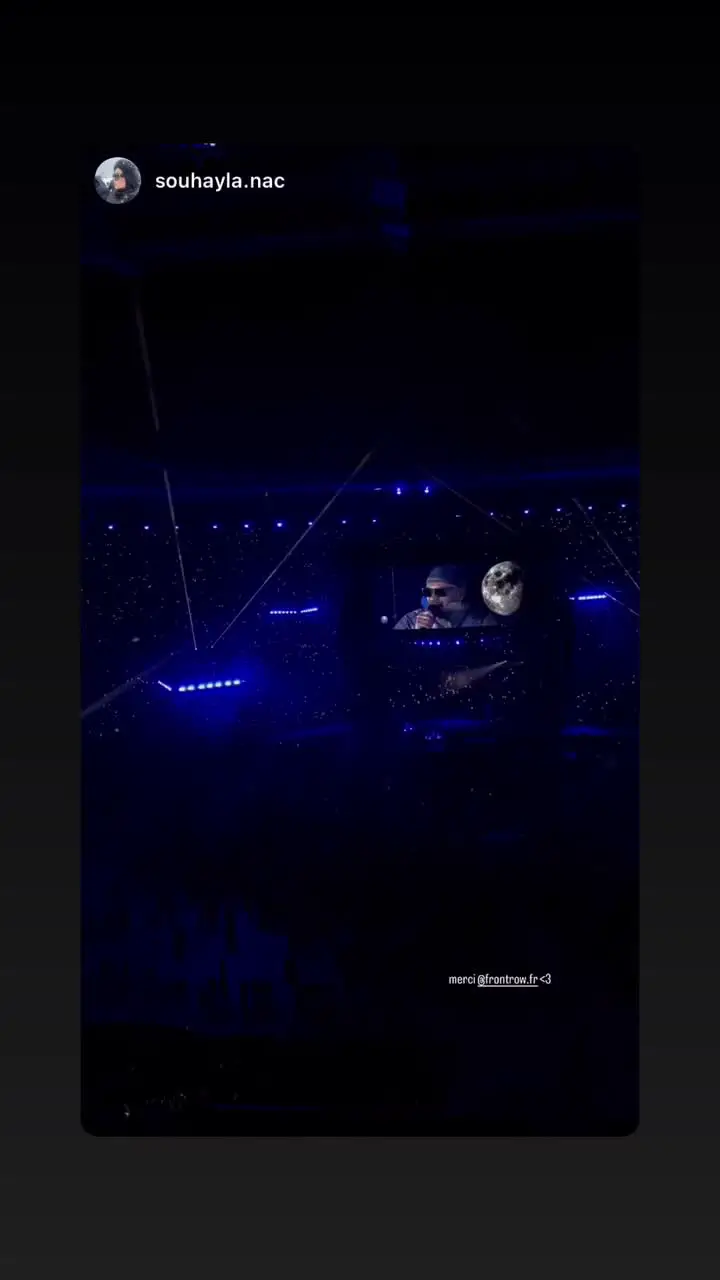 Vue de la place d'un client pendant un concert