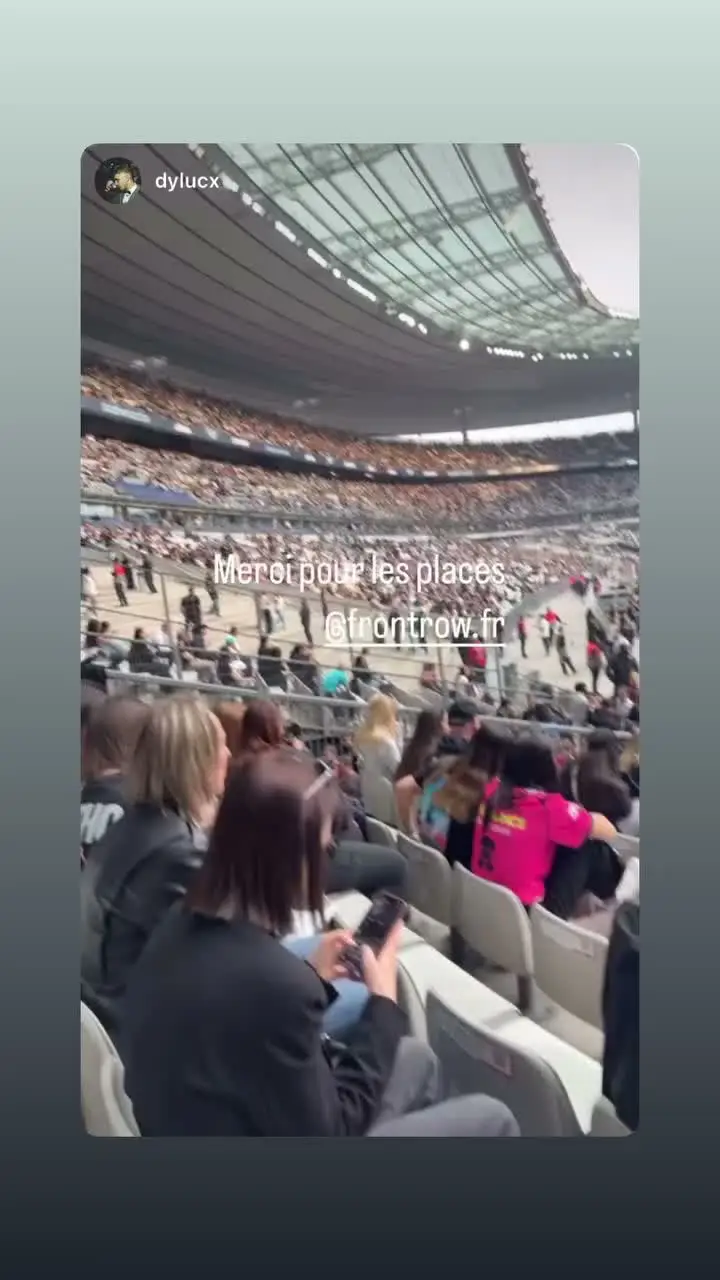 Vue de la place d'un client pendant un concert
